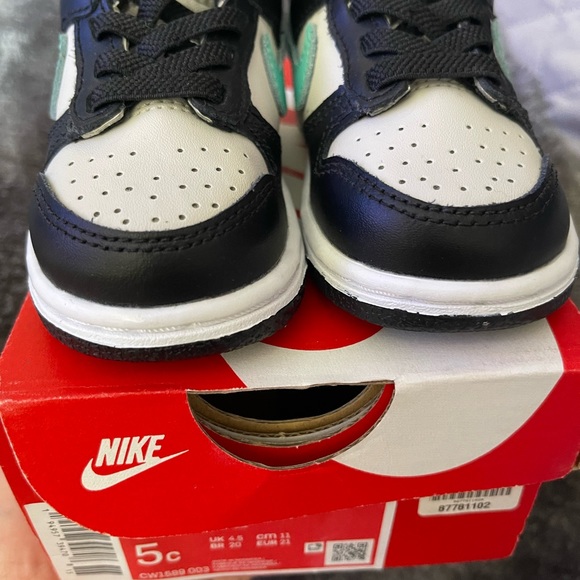 Nike Dunk Low - Picture 10 of 11